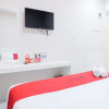 Отель Reddoorz Plus Near Deli Park Mall Medan, фото 9