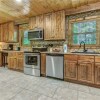 Отель Lil Bear's Den, 3 Bedrooms, Hot Tub, Deck, Wifi, Sleeps 8, фото 11