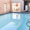 Отель Comfort Inn & Suites Near Universal - N. Hollywood - Burbank, фото 21