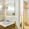 Отель Rodeway Inn & Suites, фото 9