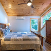Отель Stunning 2BR Cabin with Mountain Views, фото 2