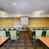 Отель Holiday Inn Express Hotel & Stes Kansas City Sports Complex, an IHG Hotel, фото 21