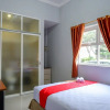 Отель RedDoorz @ City Park Medoho Semarang, фото 17