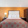 Отель Ramada by Wyndham Culver City, фото 5