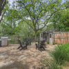 Отель The Grove E With Hot Tub & King Bed - 2 Blks to Main, фото 10
