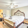 Отель Pet-friendly Dallas Townhome w/ Outdoor Grill, фото 5