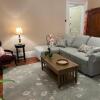 Отель 1 Br Private Victorian Apt in Convenient City Location on 5 Acre, Sleeps 4, фото 3