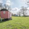 Отель Thyme Shepherds Hut Boundary Farm Air Manage Suffolk, фото 9