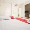 Отель RedDoorz near Pantai Pede, фото 14
