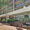 Отель The Kalakauan Hotel On-site Parking Walk To Beach 1 Bedroom Hotel Room, фото 17