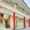 Отель RedDoorz Syariah near Suncity Mall Sidoarjo, фото 1
