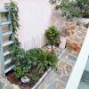 Отель Athens Bounty Garden House 2BR 2BA Free Parking, фото 16