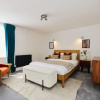 Отель The Old Hatfield Haven - Spacious 6BDR House with Garden, фото 7
