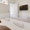 Отель Lovely Flat in Central Paris Near Notre-dame, фото 2