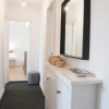 Отель Centrally Located 4 Room Apartment, фото 6