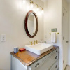 Отель River Oaks Home ~ 4 Mi to Fort Worth Stockyards!, фото 12