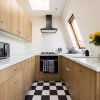 Отель The London Crib - Relaxing 1bdr Flat With Terrace, фото 13