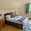Отель Captivating 5-bed Cottage With Private hot tub, фото 6