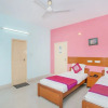Отель OYO 11592 Hotel Red Carpet Residence, фото 28