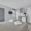 Отель Captivating 1-bed Studio in West Drayton, фото 6