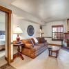 Отель K B M Resorts- Cbi-207 Upgraded 1bd, Wood Fireplace, Full Kitchen, Wifi, Walk to Slopes!, фото 4