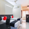 Отель Capital O 70043 Limestone Luxury Rooms, фото 3