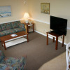 Отель Coastal Waters Inn, фото 2