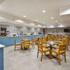 Отель Country Inn & Suites by Radisson, Big Rapids, MI, фото 21
