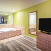 Отель Holiday Inn Express & Suites Rocky Mount Smith Mountain Lake, фото 2