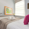 Отель Charming Flat in Leafy West London by Underthedoormat, фото 17