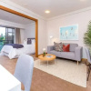 Отель Stylish Central City Apartment With  Pool & Gym, фото 8