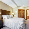Отель Crystal Peak Lodge 7203 - Ski-In/Ski-Out by RedAwning, фото 16