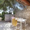 Отель Neat Holiday Home With AC, 3 km. From the Center of Gordes, фото 5