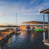 Отель Airstream Houseboat Amazing Lake Travis View, фото 20