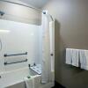 Отель Holiday Inn Express & Suites Green Bay East, an IHG Hotel, фото 8