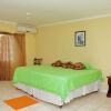 Отель Kingston Paradise Place Rooms в Кингстоне