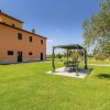 Отель Splendid Farmhouse in Cortona With Swimming Pool, фото 5