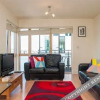 Отель Sunny Apartment off Grand Canal Square Dublin 2, фото 8