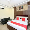 Отель OYO 5710 The Majestic Crown Hotel, фото 8
