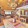 Отель Heber-overgaard Cabin w/ Deck, Porch & Grill!, фото 8