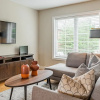 Отель Elegant 3 Bedroom House in Brampton, фото 5