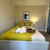 Отель 2 Bed Flat - 9-12 Mins to Central London Sleeps 4, фото 2