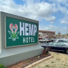 Отель Broadway Inn & Suites, фото 1