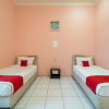 Отель RedDoorz near Silangit International Airport, фото 12