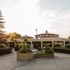 Отель Modern Bungalow With Washing Machine in Green Surroundings, фото 1