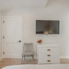 Отель Brand New Boutique Stay - 10 min Walk to State - Casa Castillo, фото 36