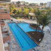 Отель Frente ao Parque da Lagoa Quente, Apto particular com varanda e vista piscinas, com tela de proteção, фото 10