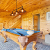 Отель Hollow's Haven by Avantstay Hot Tub, Sauna, Balcony and Tree Top Views, фото 31