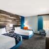 Отель La Quinta Inn & Suites by Wyndham Pittsburg, фото 30