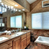 Отель No. 39 Gold Rush Resort - 4 Br Home, фото 16